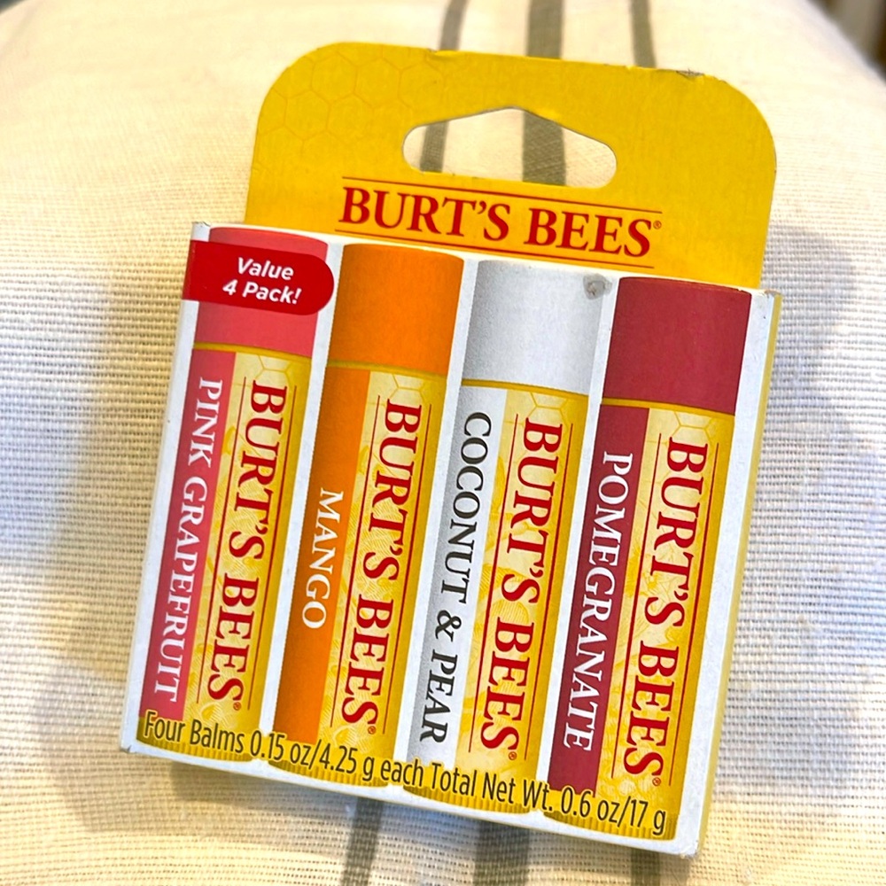🔥BURT’S BEES🔥SUPER FRUIT 4PK MOISTURIZING LIP BALM NIB STOCKING STUFFER ITEM